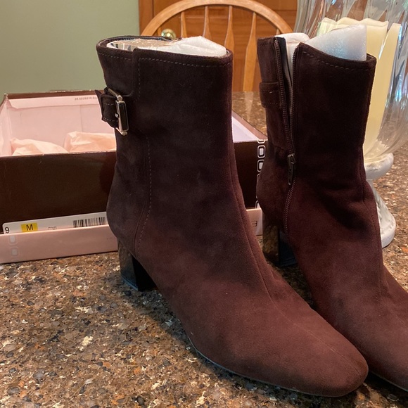 Brown suede boots - Picture 2 of 7